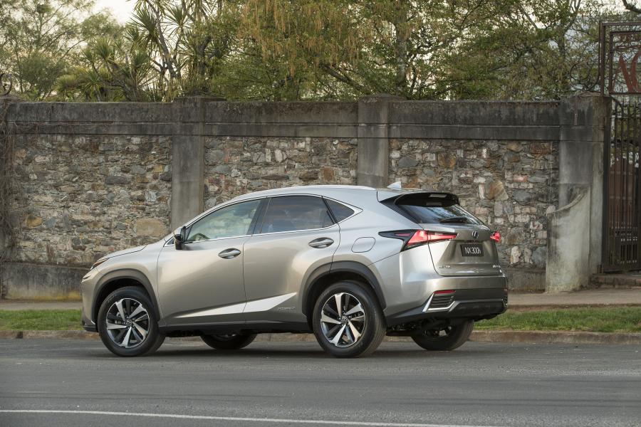  Lexus NX300h 2017 года  (AU) (фото 18 из 20)